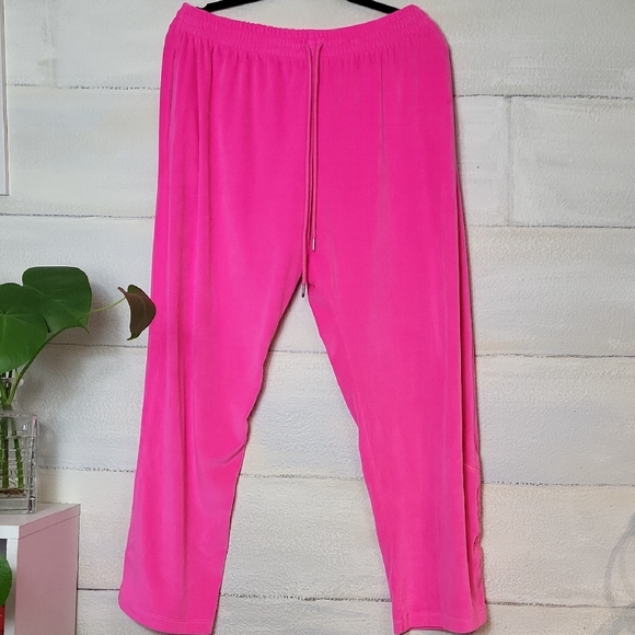 PINK Victoria's Secret Pants - SALE! ❤️ PINK Victoria's Secret Bright Pink velvet soft pants. Size L